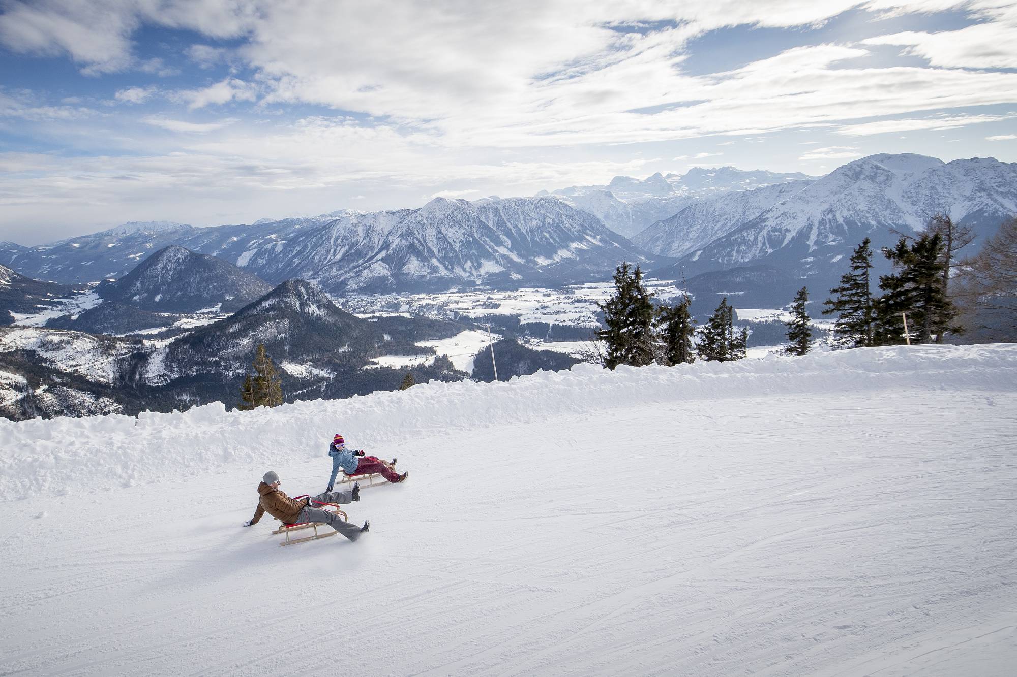 Eislaufen und Rodeln